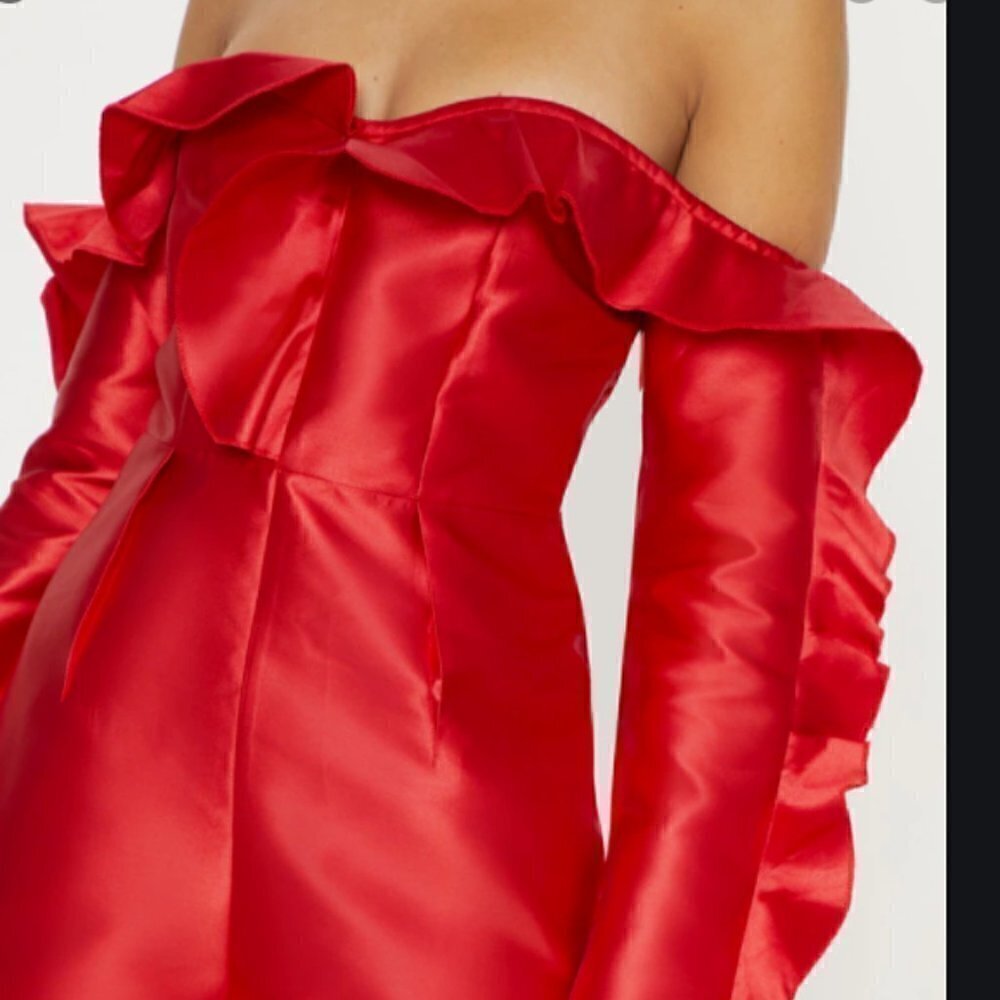 nwt- PrettyLittle Thing- SCARLET/DEVIL ROMPER - Picture 7 of 10